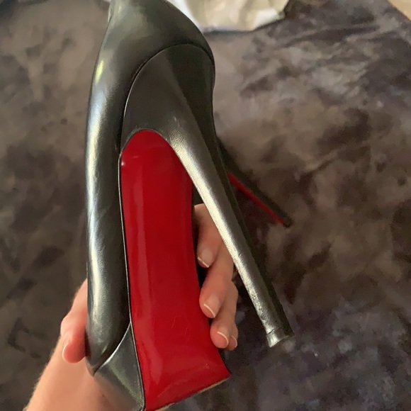 Christian Louis Vuitton Heels 👠 - Picture 10 of 12